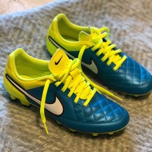 NEW Nike Tiempo Cleats